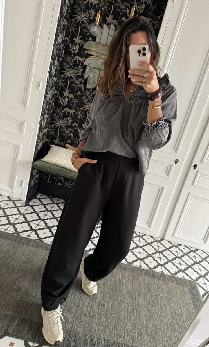 blouse dentelle noir manches évasées