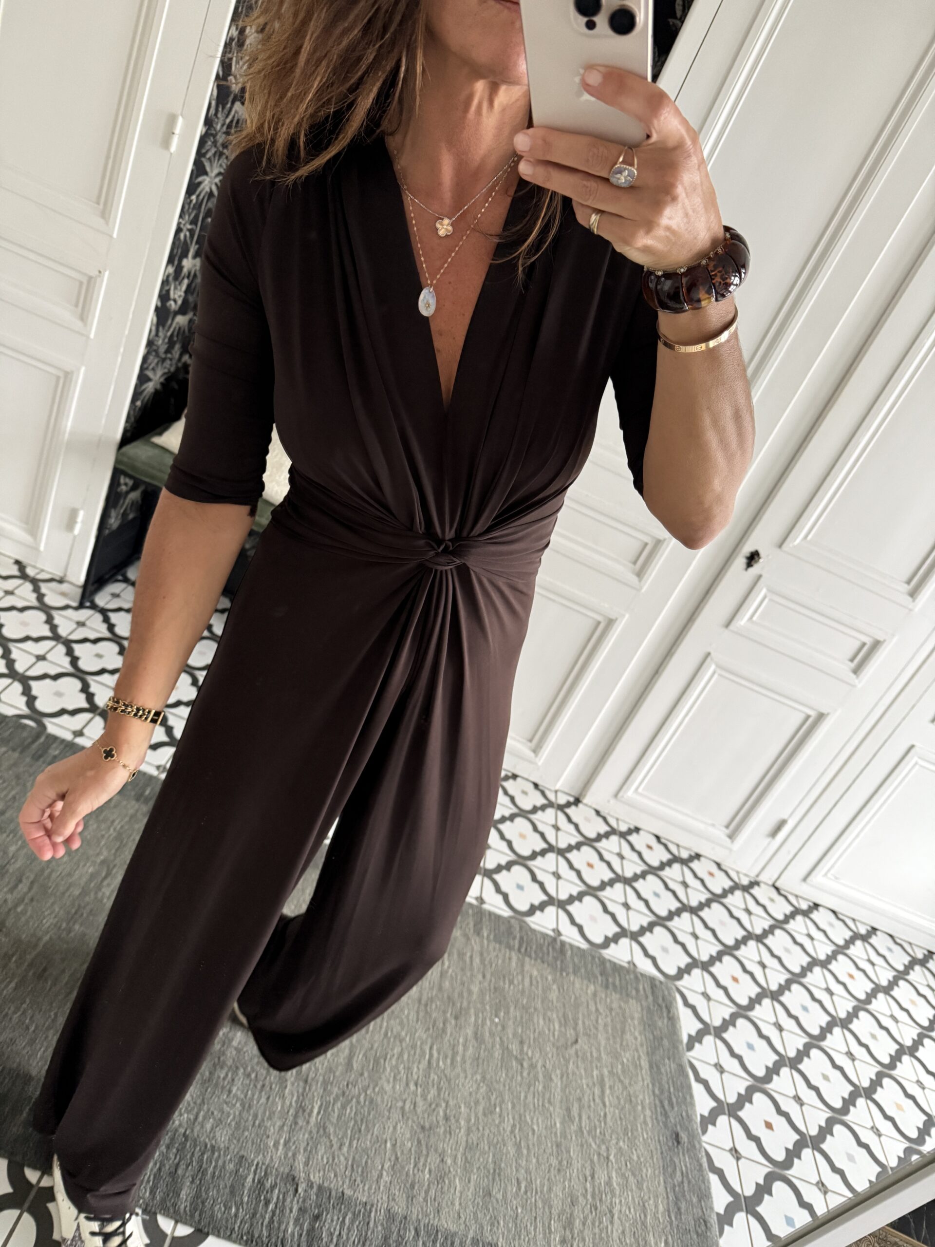 blouse dentelle noir manches évasées