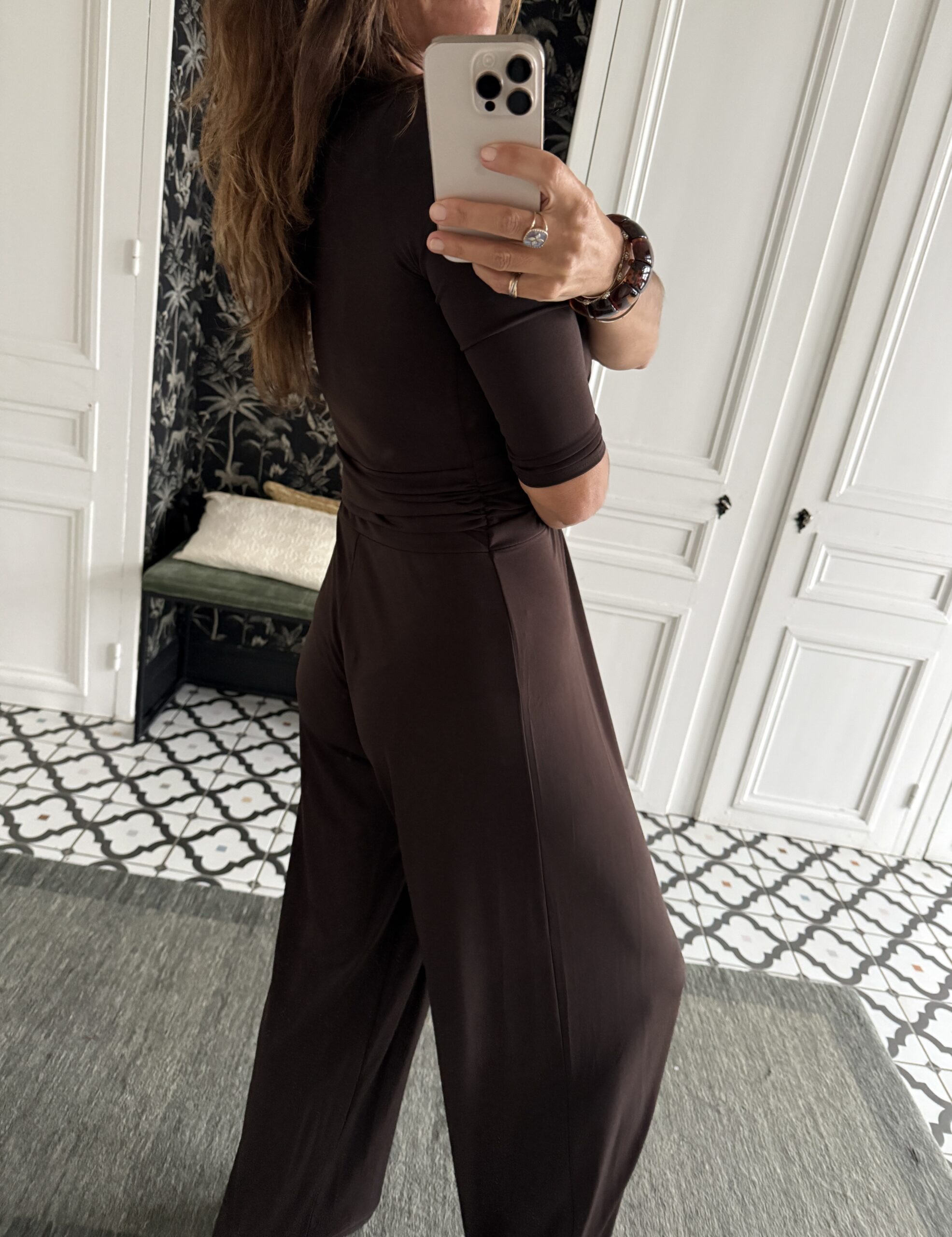 blouse dentelle noir manches évasées