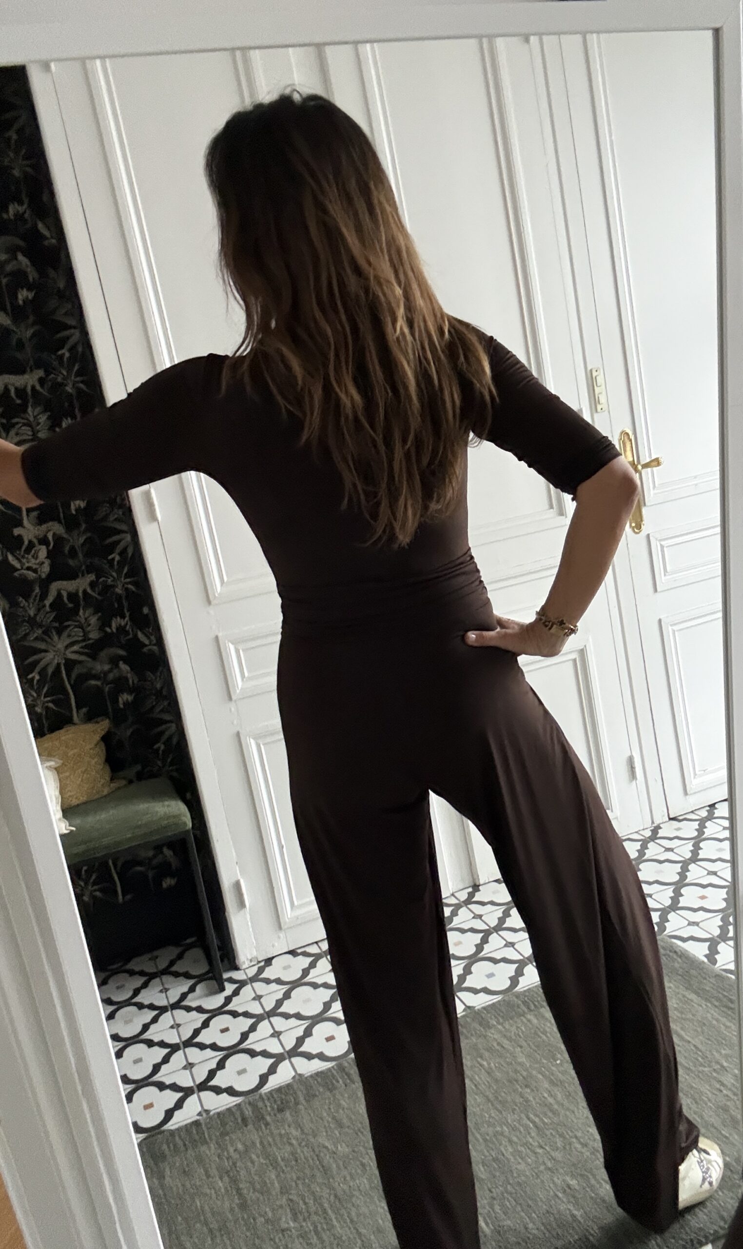 blouse dentelle noir manches évasées
