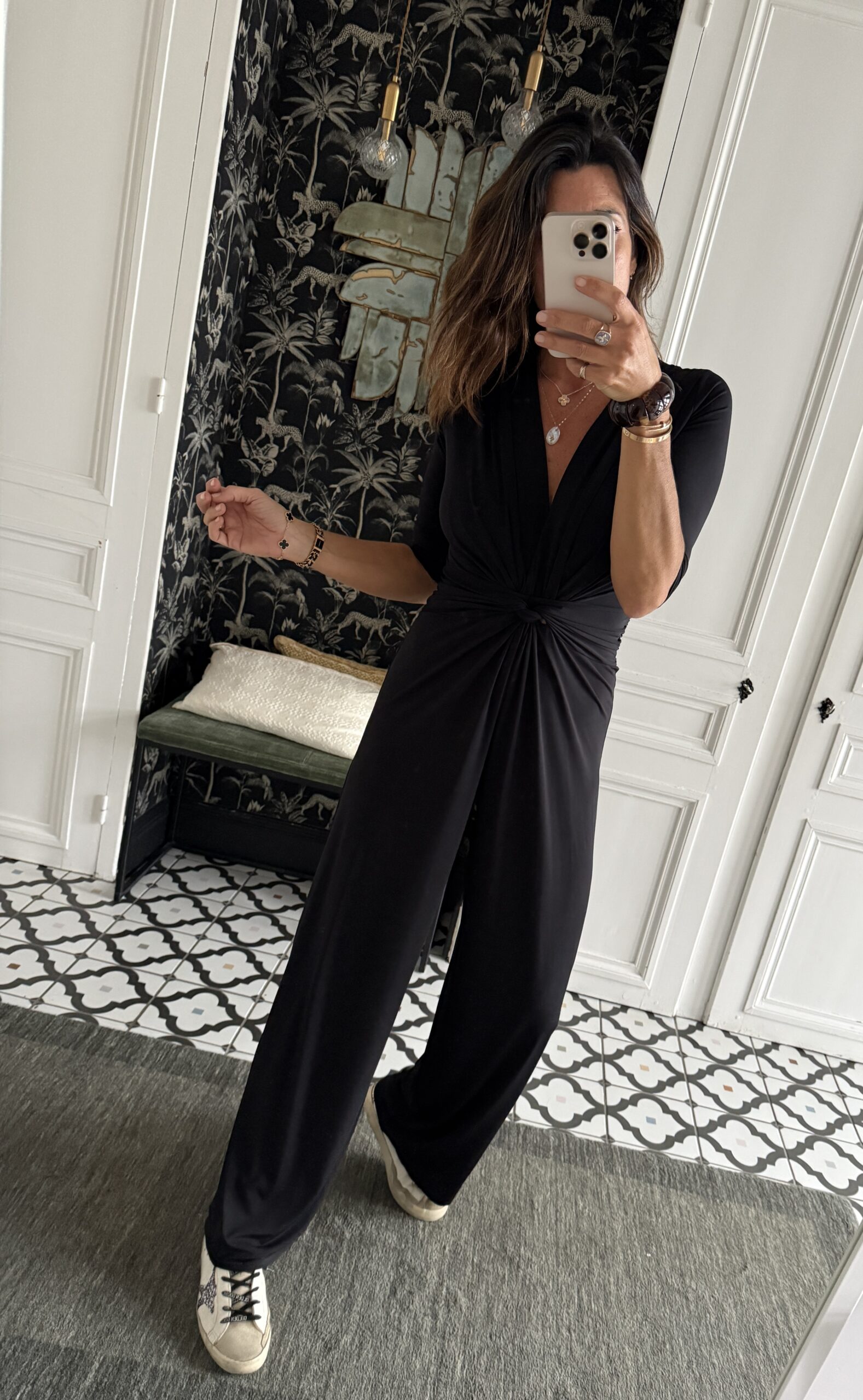 blouse dentelle noir manches évasées