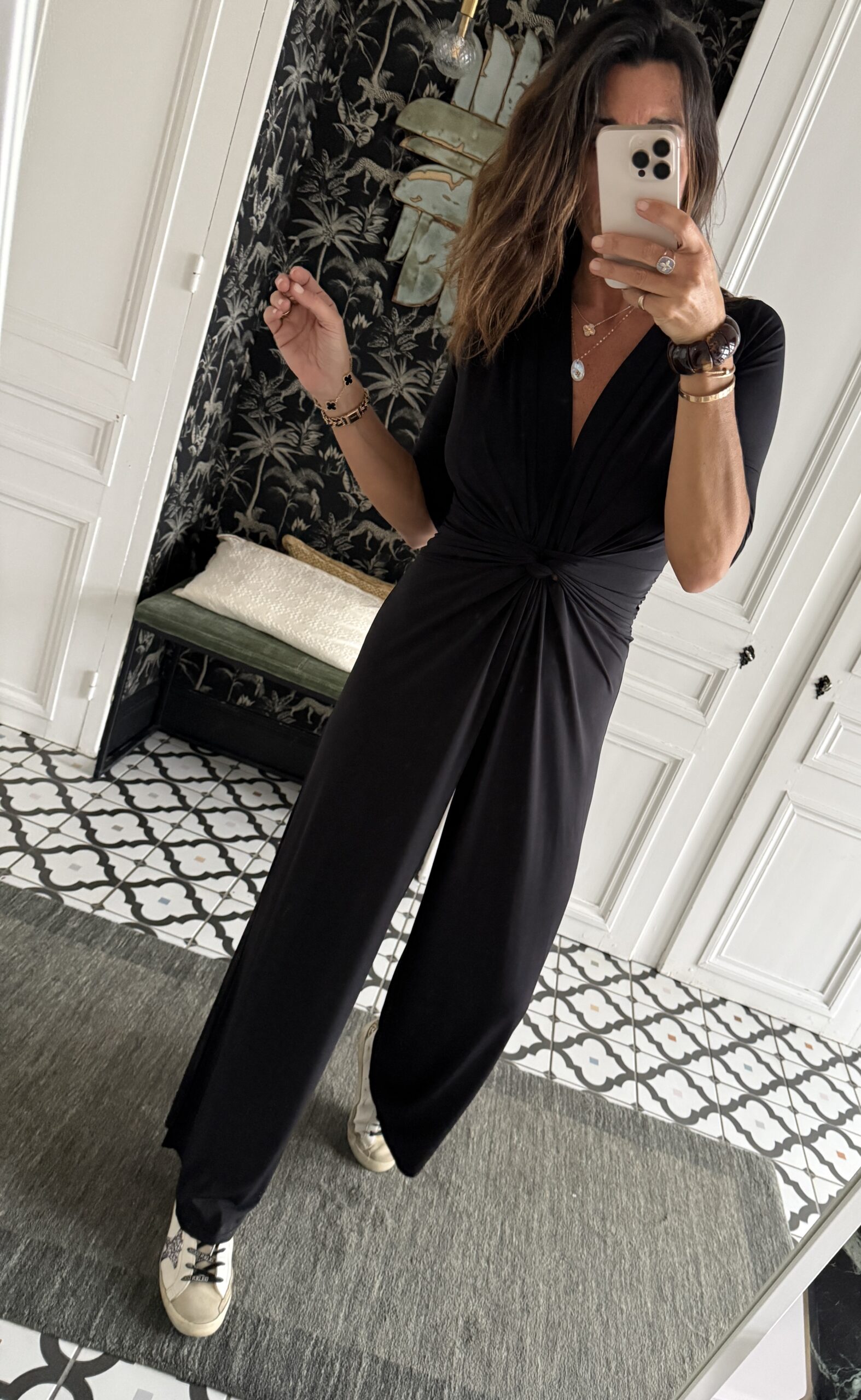 blouse dentelle noir manches évasées