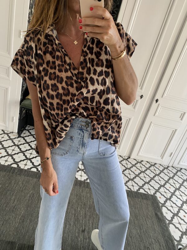 blouse col v léopard camel
