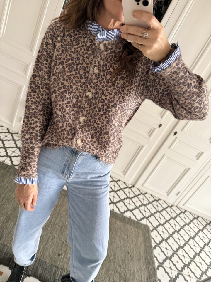 gilet léopard col rayé bleu