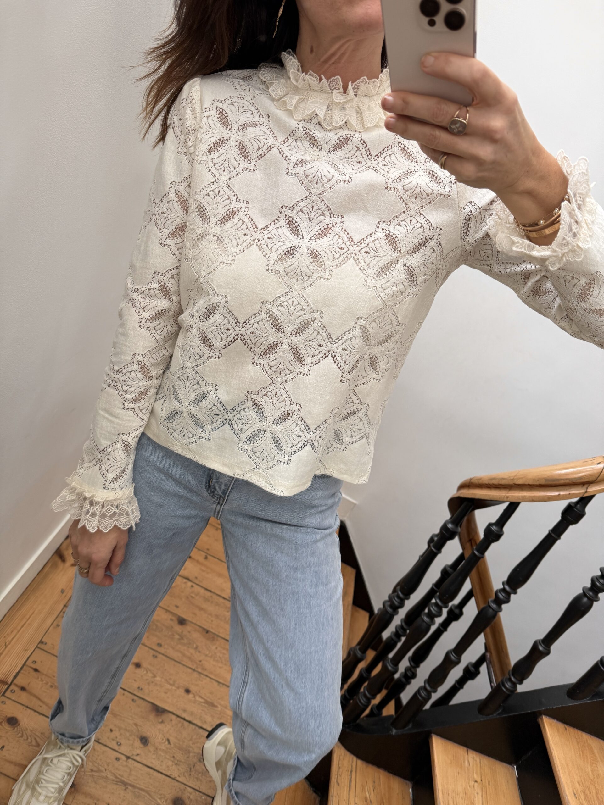 IMG_8155 2 blouse dentelle écru col montant tulle volant