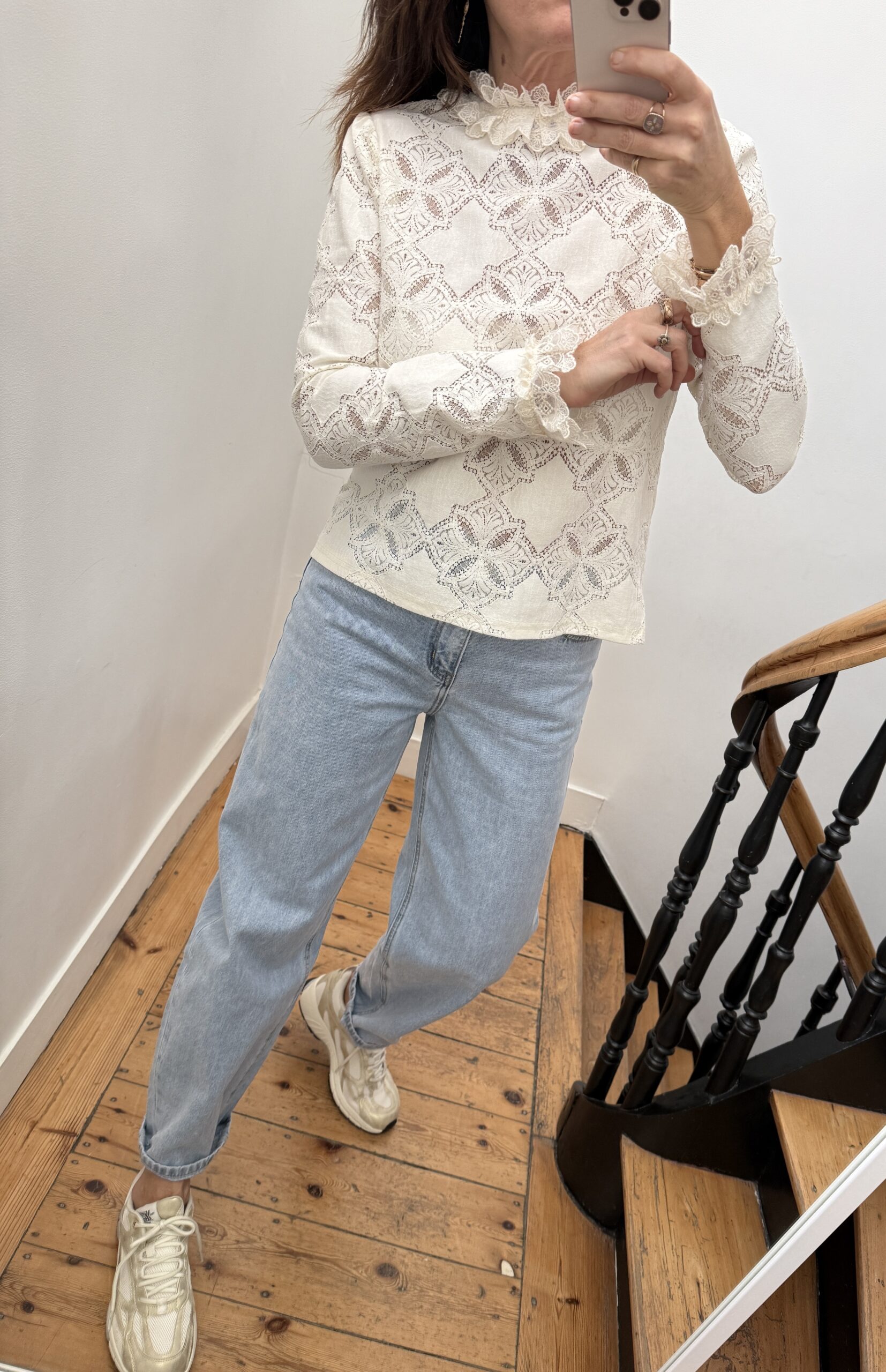 IMG_8156 2 blouse dentelle écru col montant tulle volant