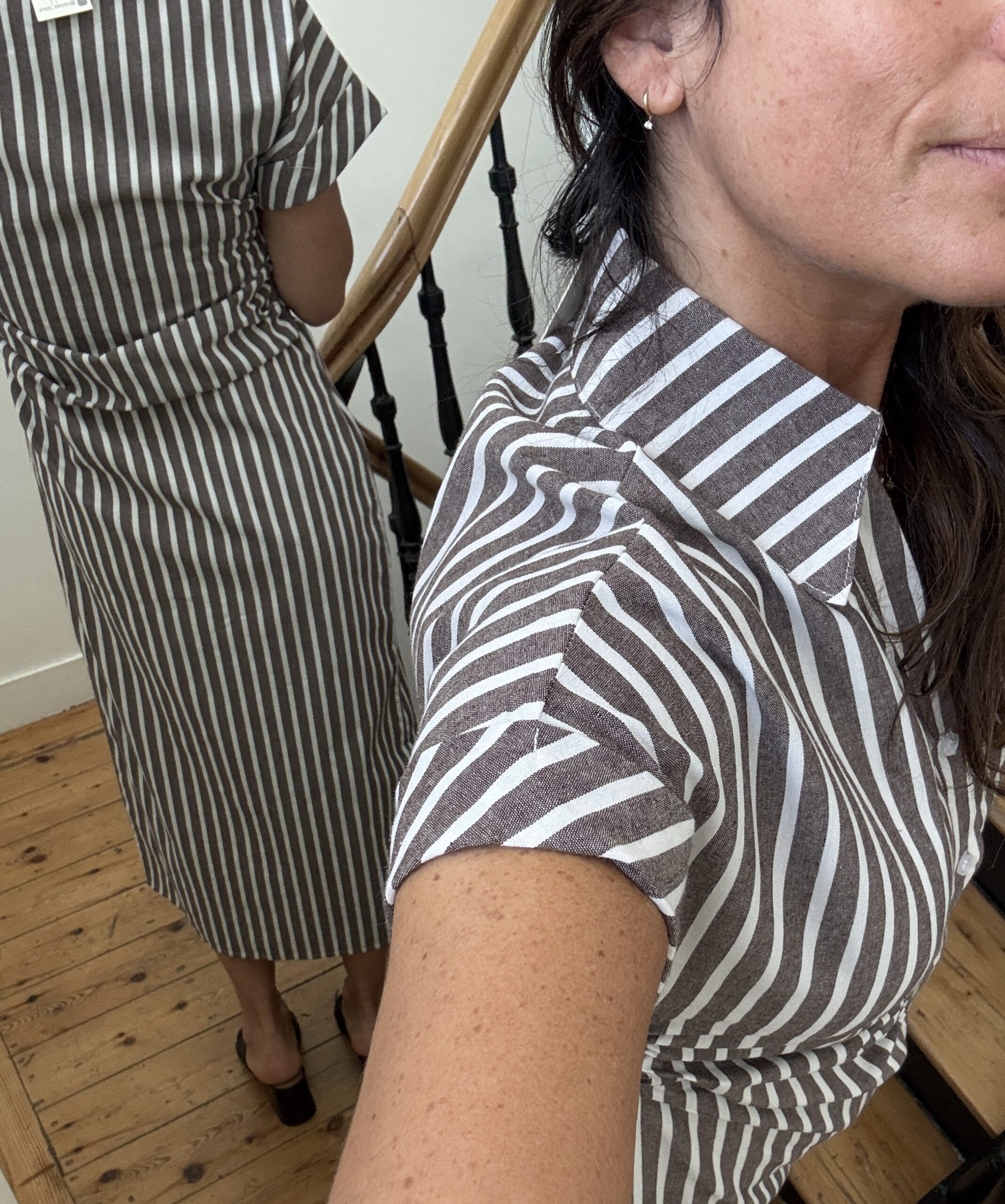 IMG_9603 tee shirt volants épaules noir