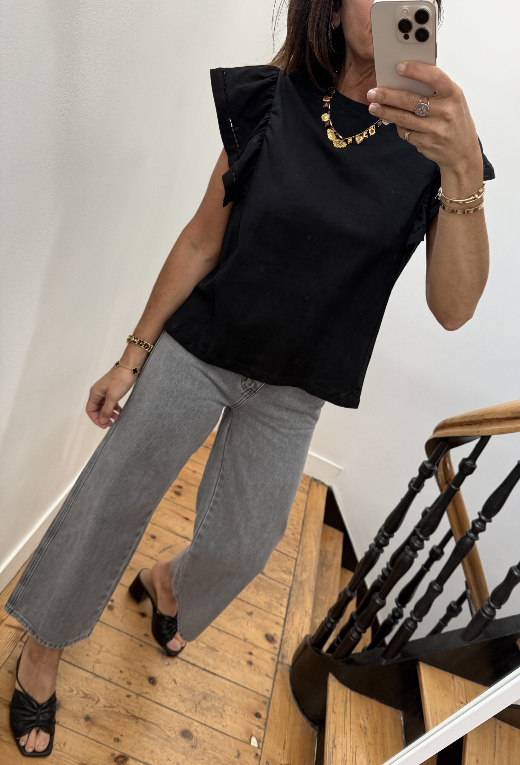 IMG_9606 tee shirt volants épaules noir