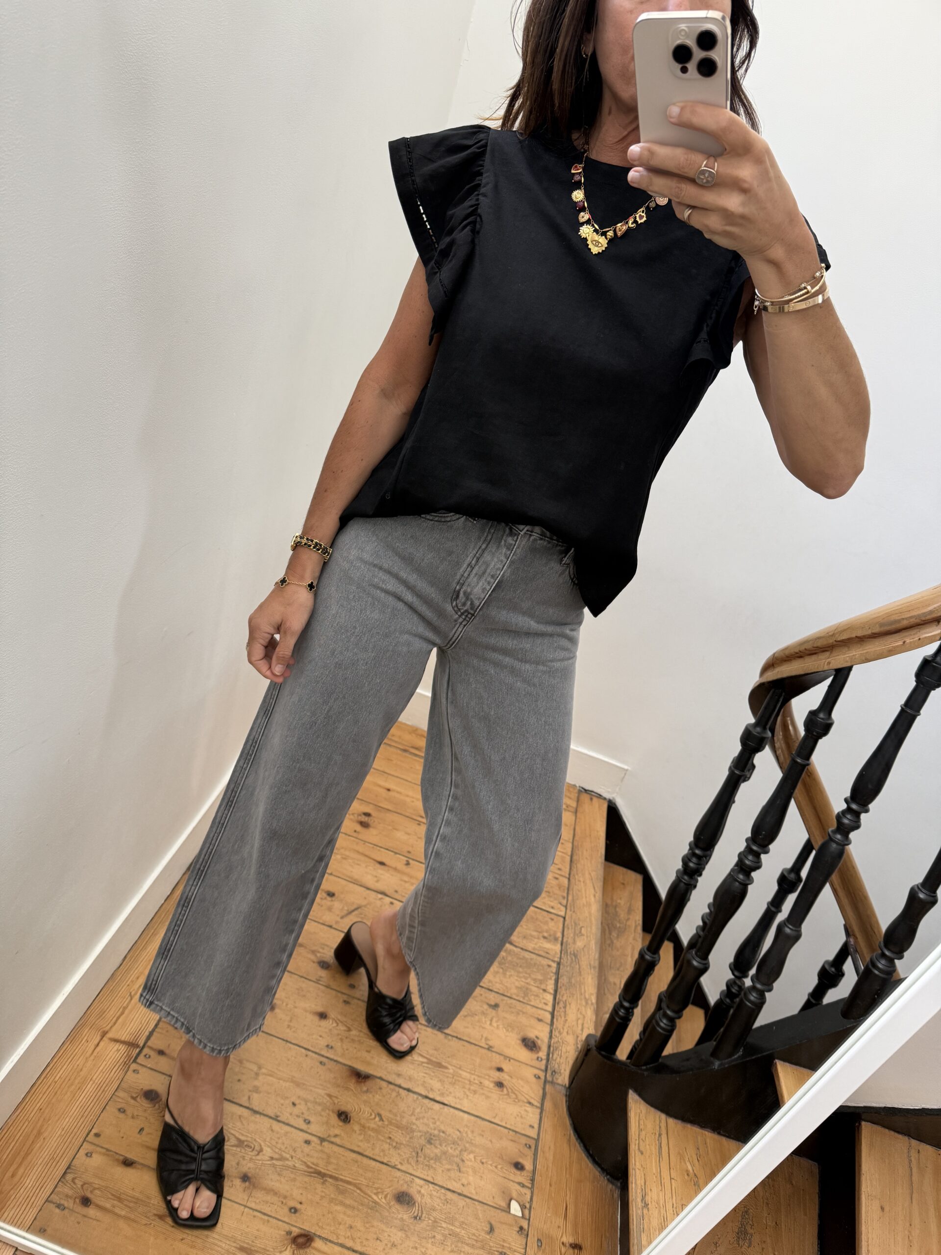 IMG_9609 tee shirt volants épaules noir