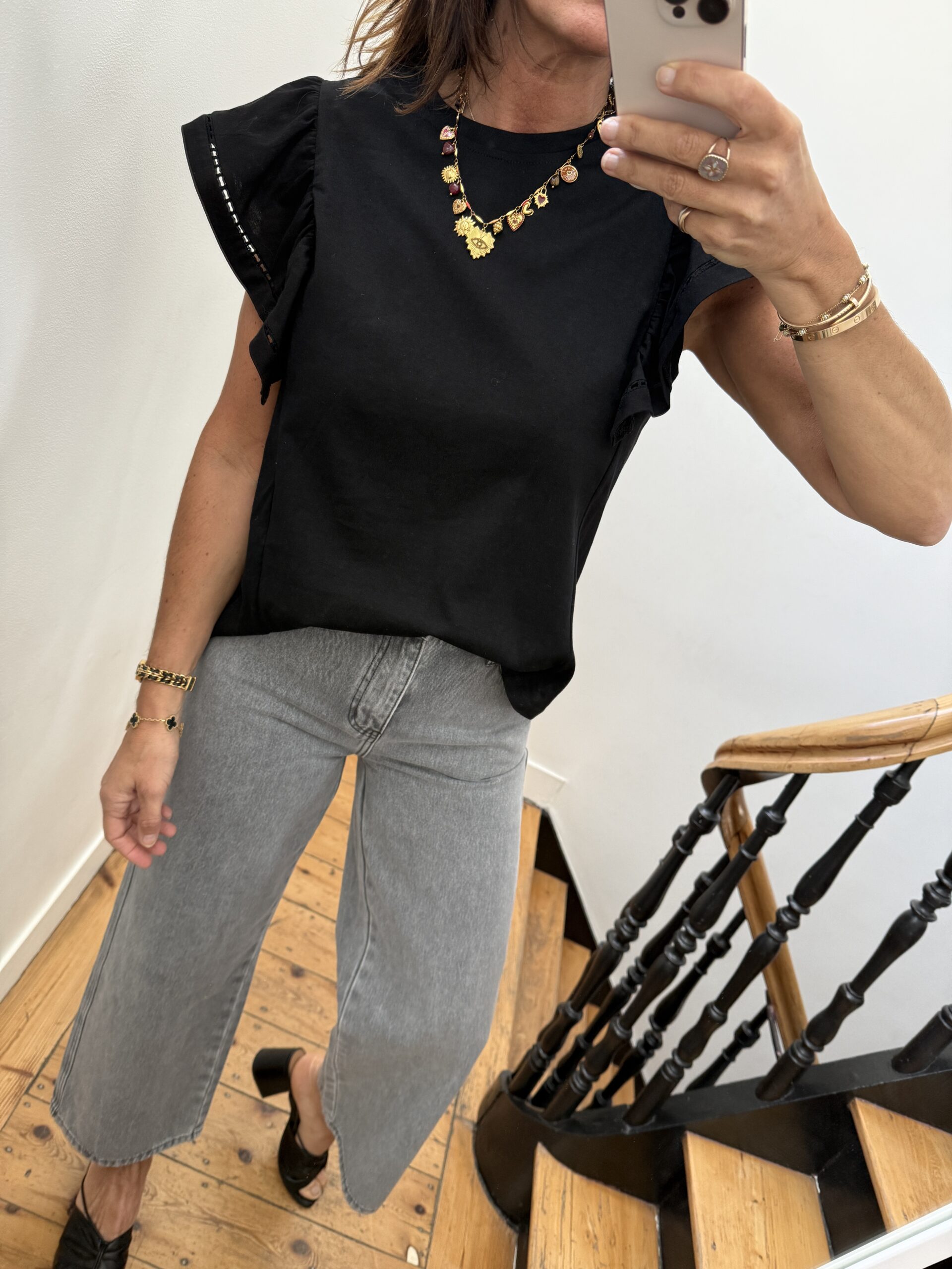 IMG_9610 tee shirt volants épaules noir