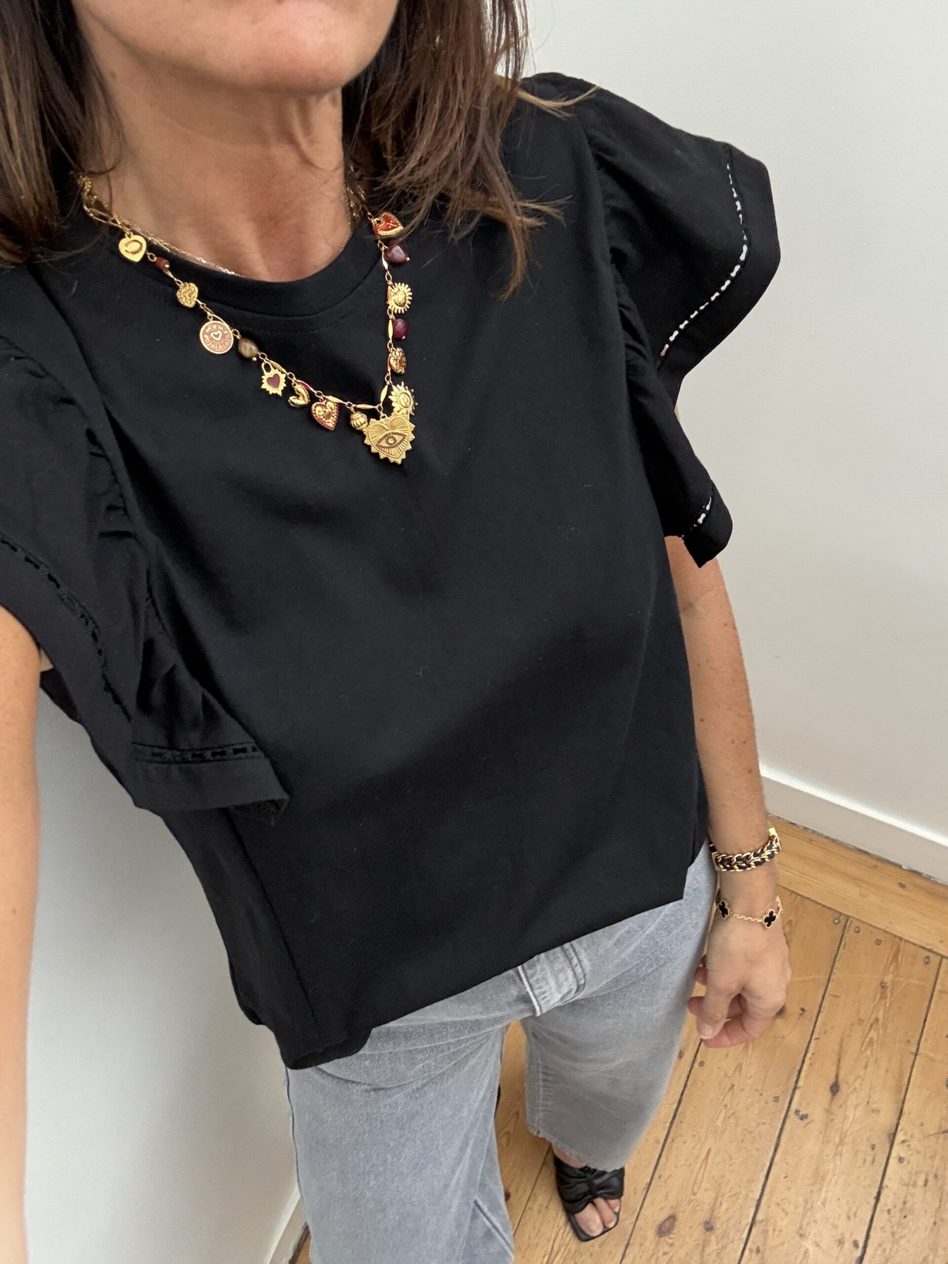 IMG_9611 tee shirt volants épaules noir