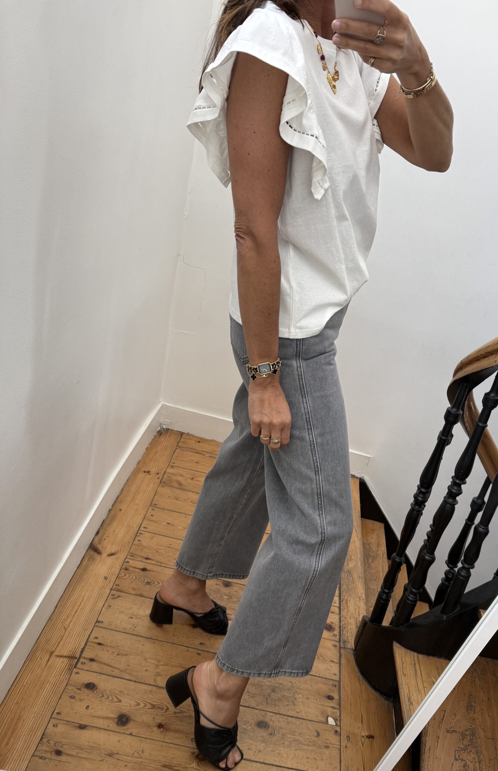 IMG_9617 tee shirt volants épaules noir